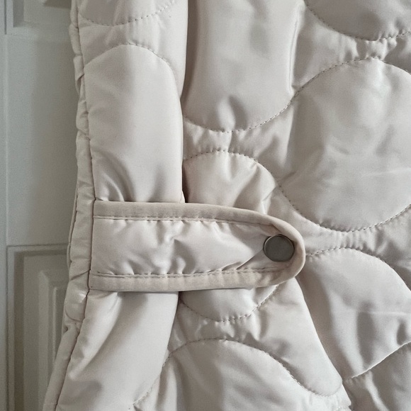 J. Crew Signature Puffer Vest in Cream - Size Small - Picture 5 of 14